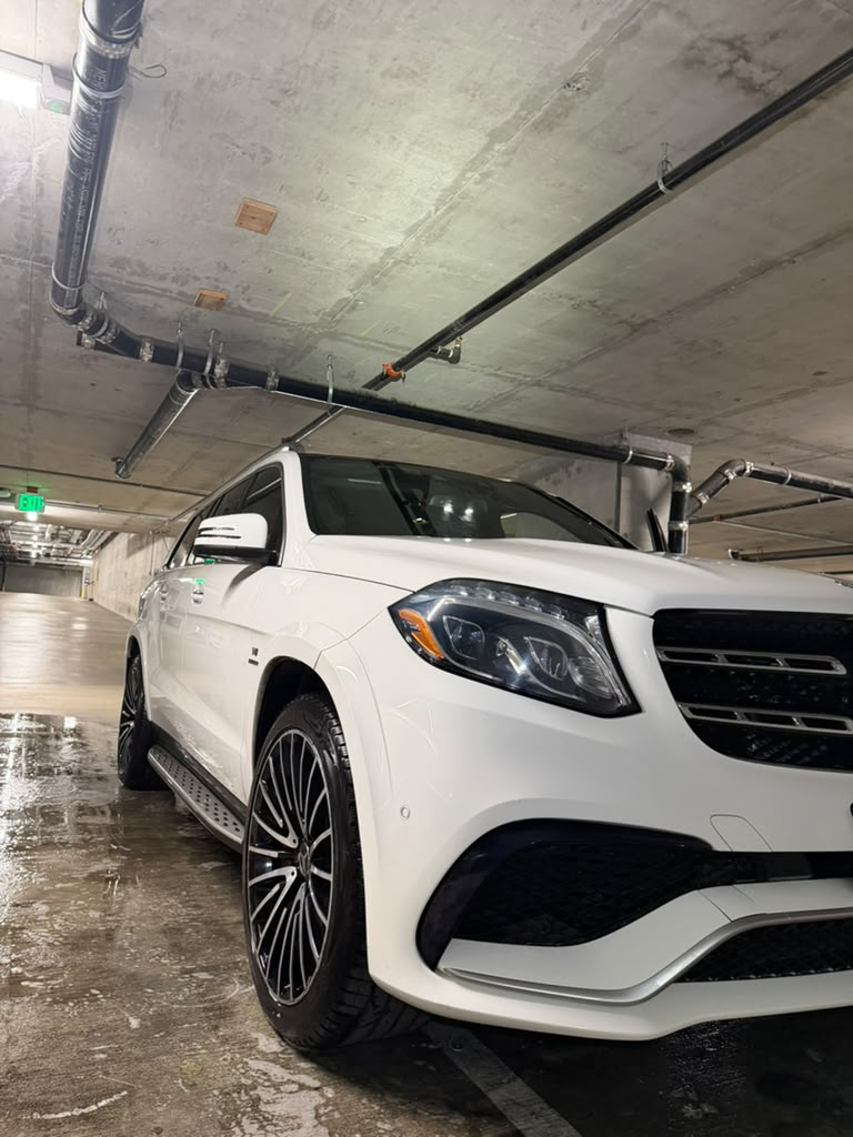 SUV Trunk & Carpet Vacuuming
